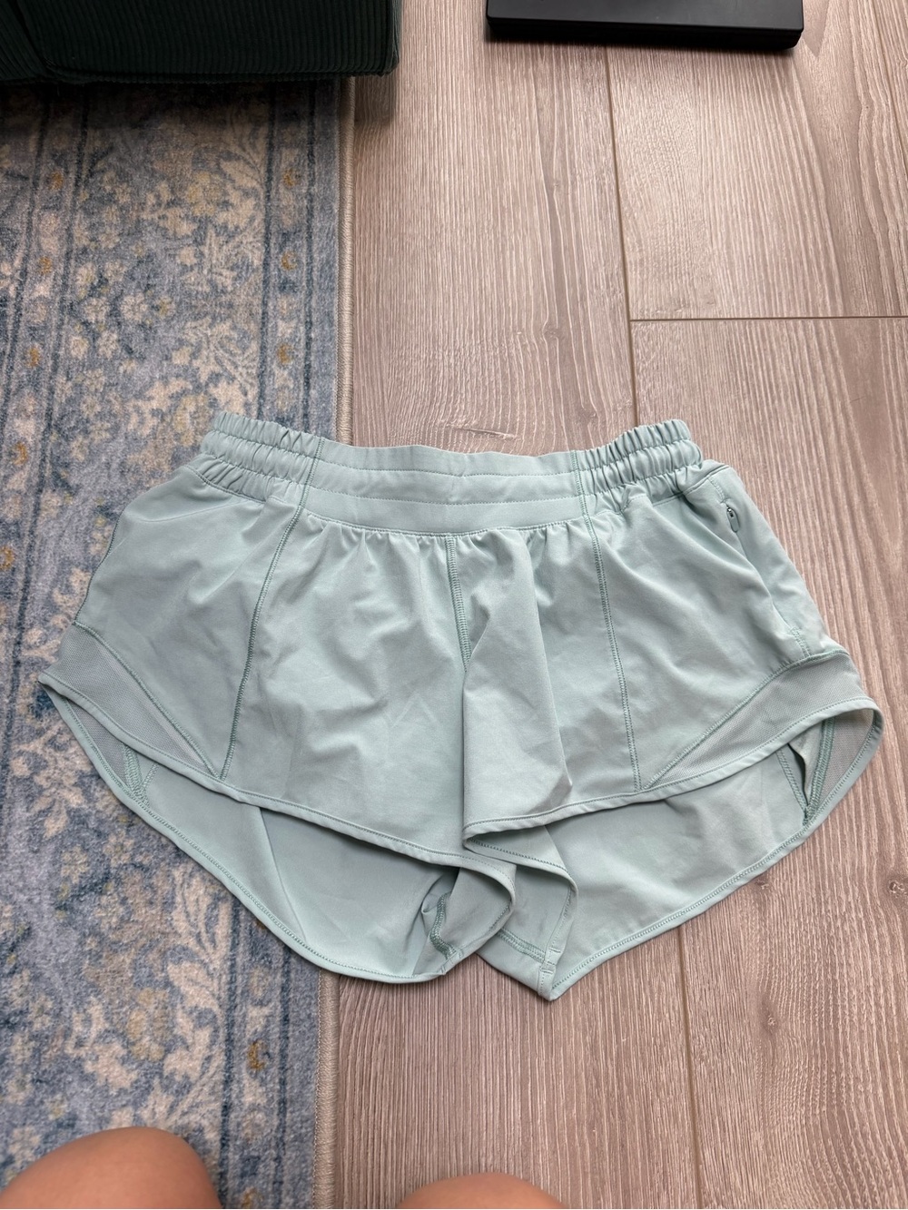 Lululemon Hotty Hot High-Rise Lined Short 2.5" Jade Grey athletic running TikTok - Picture 3 of 6